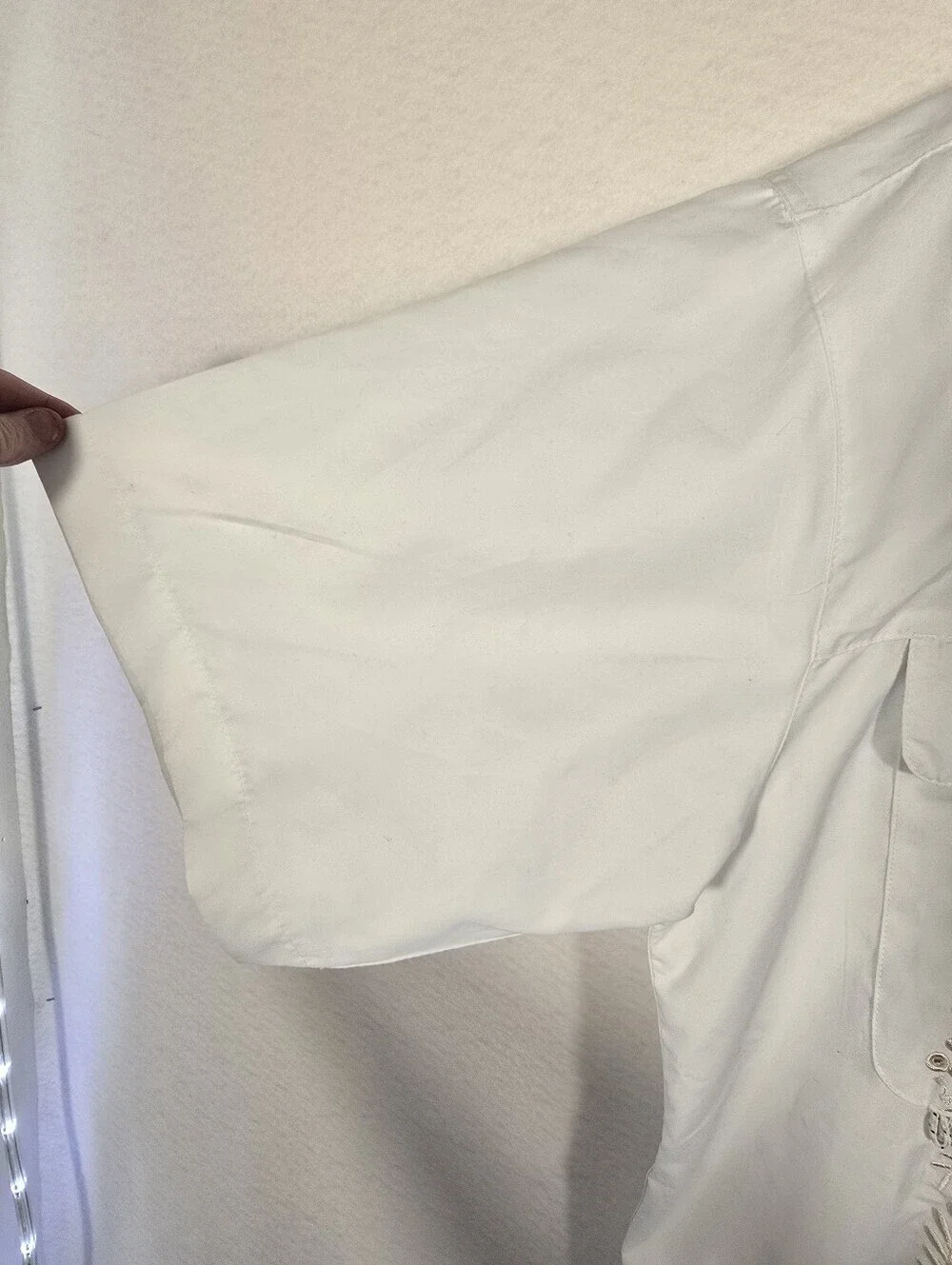 Magellan Fishgear White Embroydered Guayabera S Sleeve Poly Shirt. Mens L - Picture 8 of 13